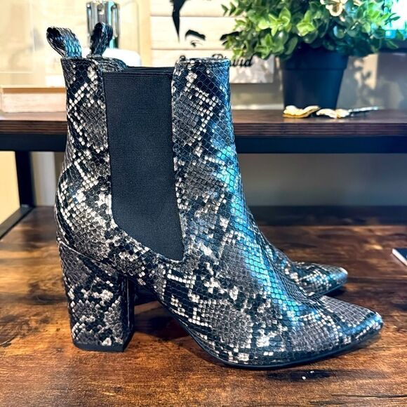 Steve Madden Subtle Gray and black snakeskin heeled booties size 8.5 - Picture 1 of 9